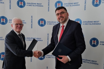 Ekonomická univerzita v Bratislave a ZMOS podpísali Memorandum o spolupráci