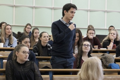 Študenti diskutovali s nemeckým veľvyslancom o aktuálnych témach