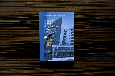 Ekonomická univerzita v Bratislave pokrstila novú publikáciu: 85-ročný príbeh EUBA