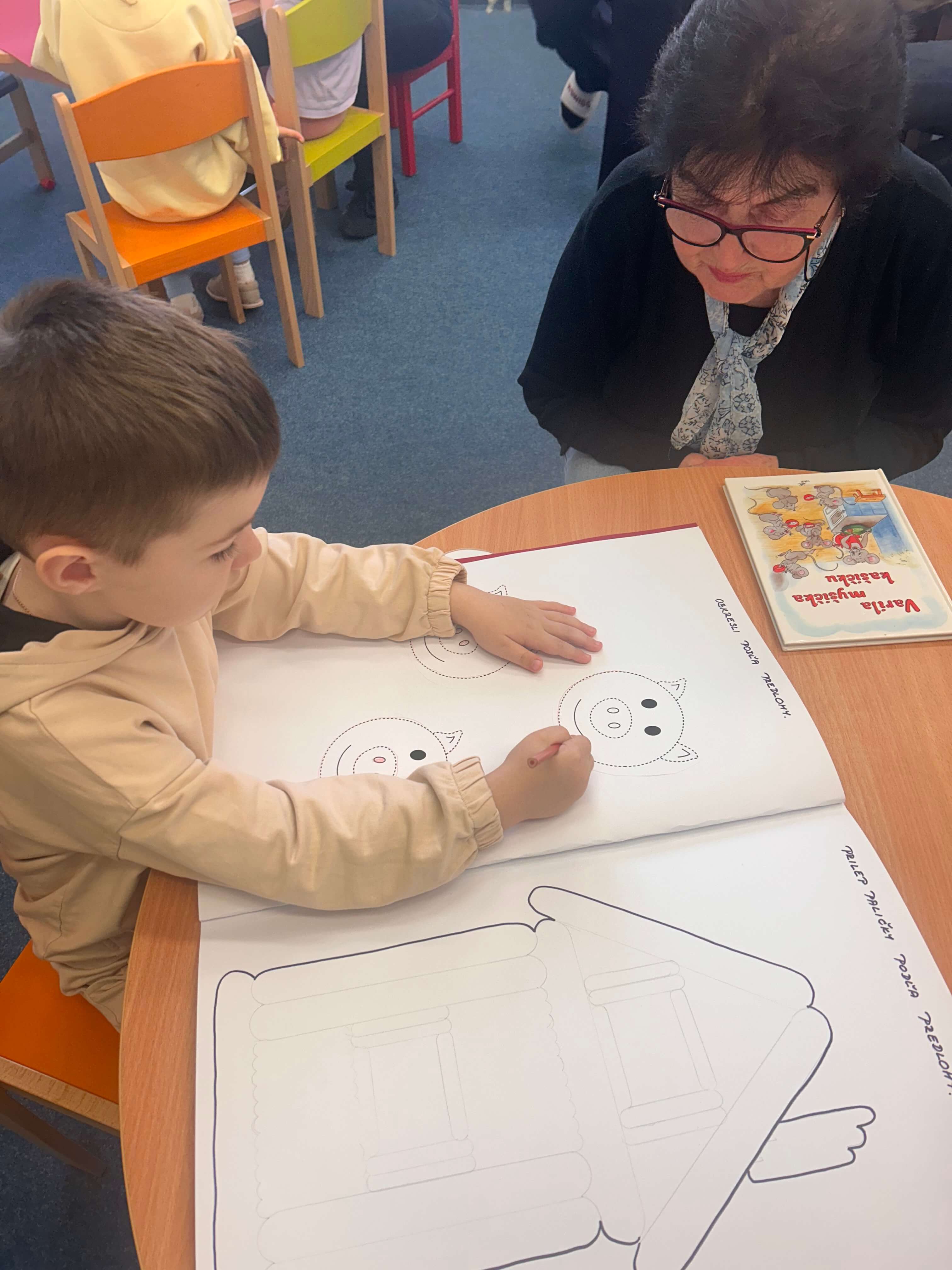 Most medzi generáciami: Keď sa rozprávky spájajú so skúsenosťami na EUBA