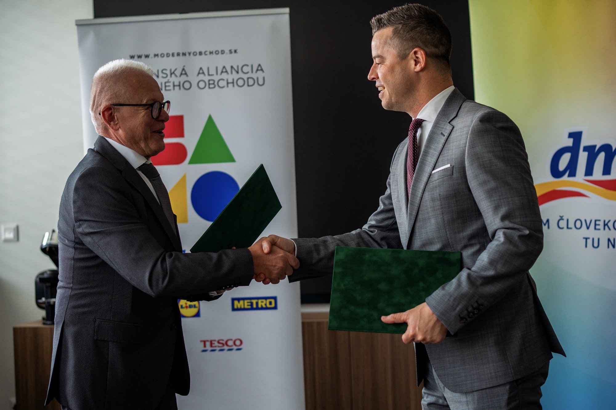 EUBA a SAMO pripravili nový bakalársky program pre moderný obchod. Cieli aj na ľudí z praxe