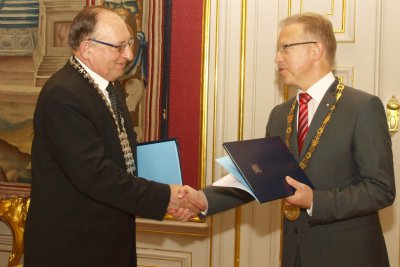 Univerzitné udalosti » Rektor EU a primátor hlavného mesta Bratislava - podpísali rámcovú zmluvu o spolupráci