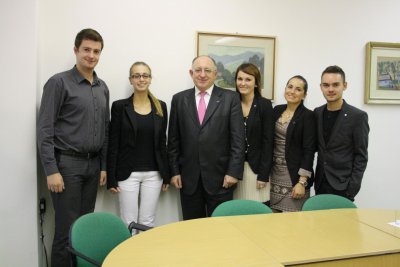 Stretnutie rady mladých s rektorom EU
