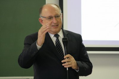 Diskusia študentov s rektorom EU v Bratislave