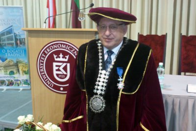 Univerzitné udalosti » Štátne vyznamenanie Poľskej republiky rektorovi EU v Bratislave
