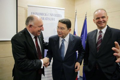 Rokovanie Taleba Rifaia s rektorom EU v Bratislave
