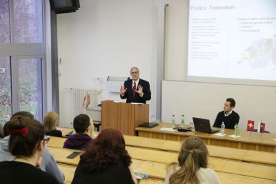 Univerzitné udalosti » Nový švajčiarsky veľvyslanec navštívil EU v Bratislave