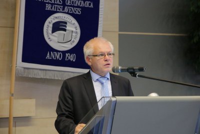 Prednáška Ľuboša Pástora: Zamyslenie nad krízou v Eurozóne