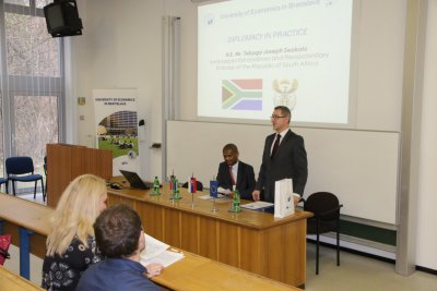 Prednáška Juhoafrického veľvyslanca na EU