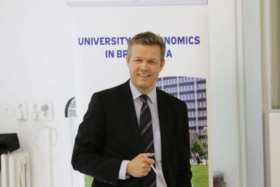 Islandský veľvyslanec prvýkrát na Ekonomickej univerzite v Bratislave