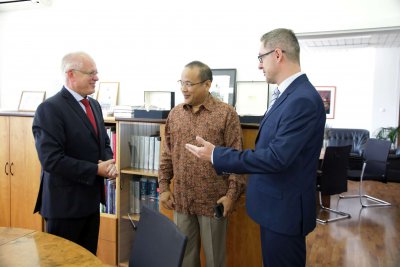 Indonézsky veľvyslanec na návšteve univerzity
