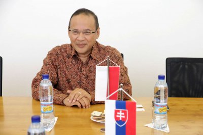 Indonézsky veľvyslanec na návšteve univerzity