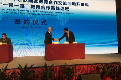 Podpis zmluvy o dvojitom diplome s Ningbo University, Čína