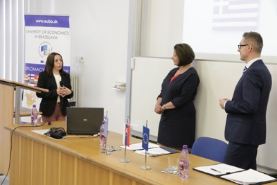 Grécka veľvyslankyňa diskutovala so študentmi o aktuálnych výzvach v EÚ