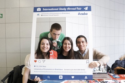 Zahraniční študenti Ekonomickej univerzity v Bratislave predstavili slovenským študentom rôznorodosť kultúr