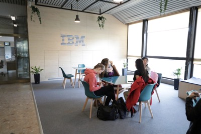 EUBA a IBM spoločne otvorili novú oddychovú zónu v budove V1