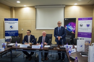 EU v Bratislave podpísala memorandum o porozumení s Inštitútom certifikovaných manažérskych účtovníkov