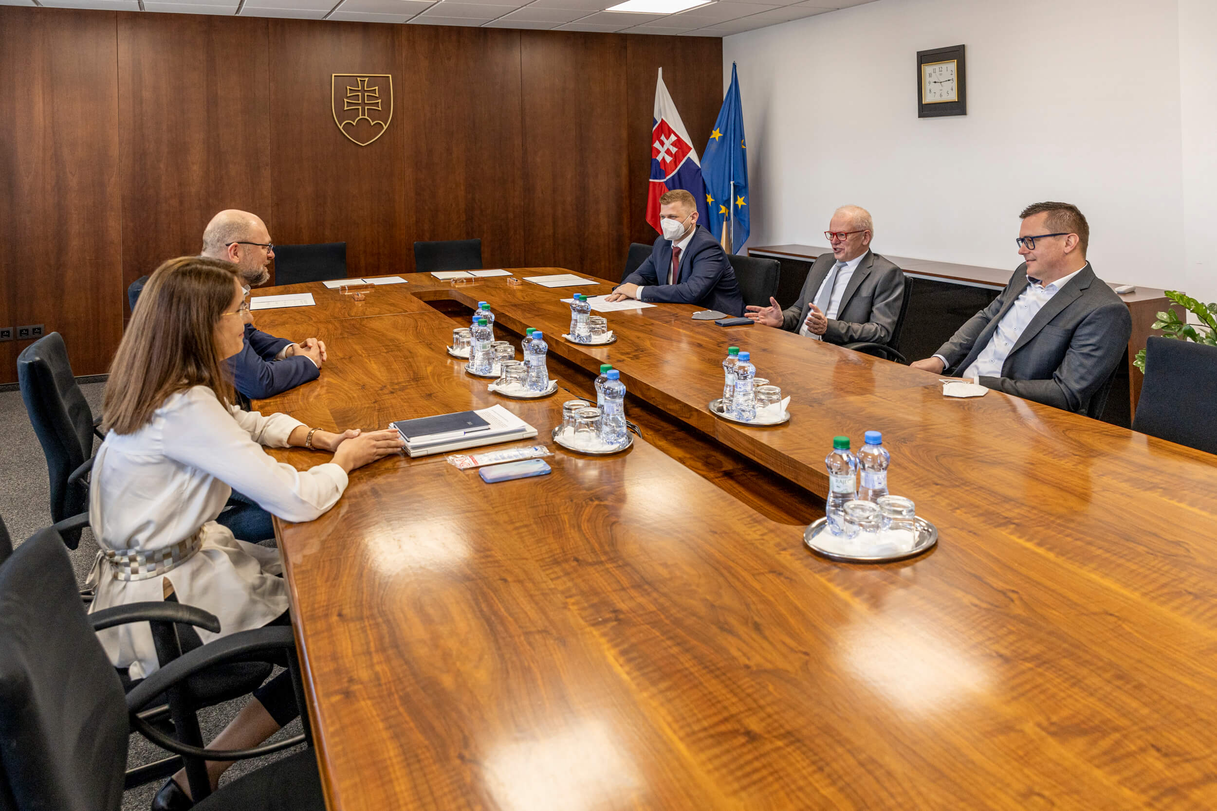 Podpis memoranda o spolupráci medzi Ekonomickou univerzitou v Bratislave a Ministerstvom hospodárstva SR prinesie zintenzívnenie spolupráce