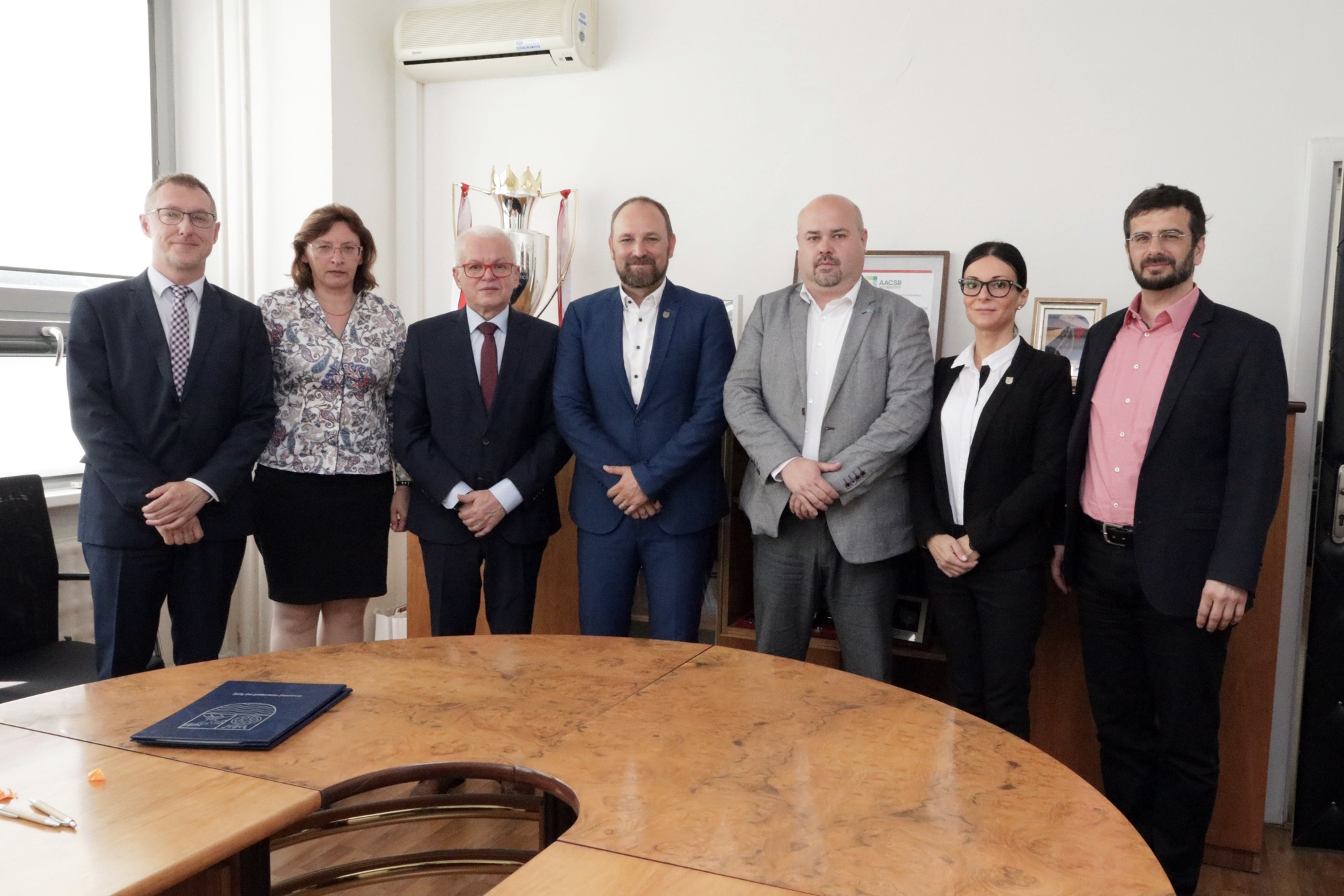 The Trnava self-governing region (TTSK) is starting to cooperate with the University of Economics in Bratislava