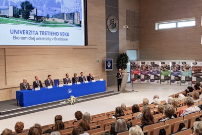 Univerzita tretieho veku Ekonomickej univerzity v Bratislave otvorila nový akademický rok