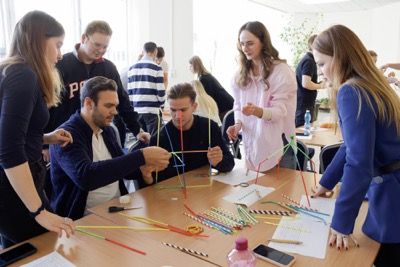 Projekt Central Europe Connect už po 12. krát spojil študentov ekonomických univerzít z Bratislavy, Viedne a Varšavy