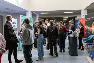 Úspešný Job Fair 2025 na EUBA: Študenti nakopli svoju kariéru