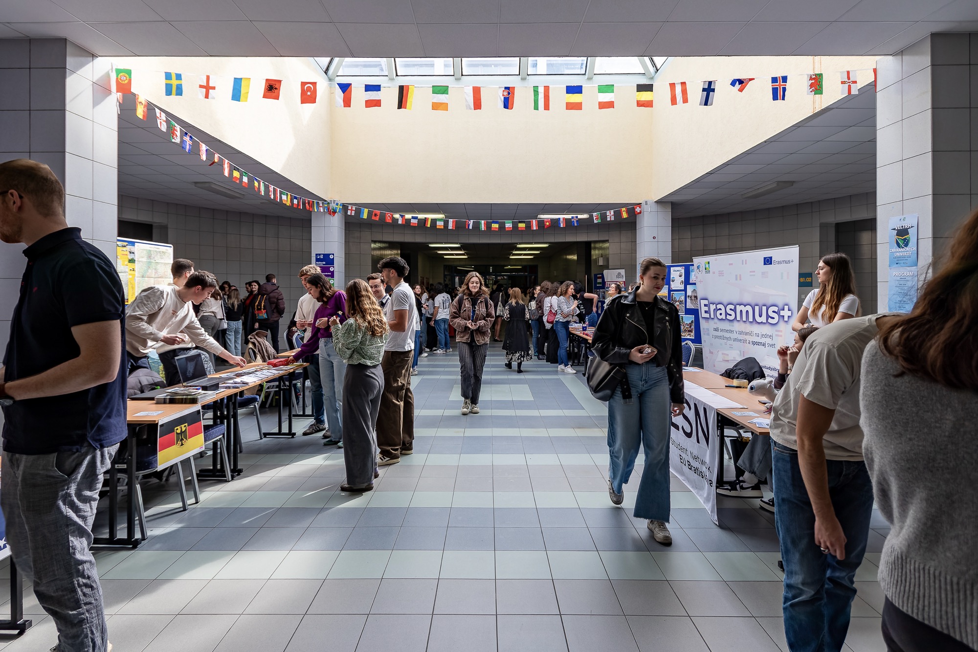 International experience directly at EUBA: 14th annual International Study Abroad Fair brings together students from 21 countries