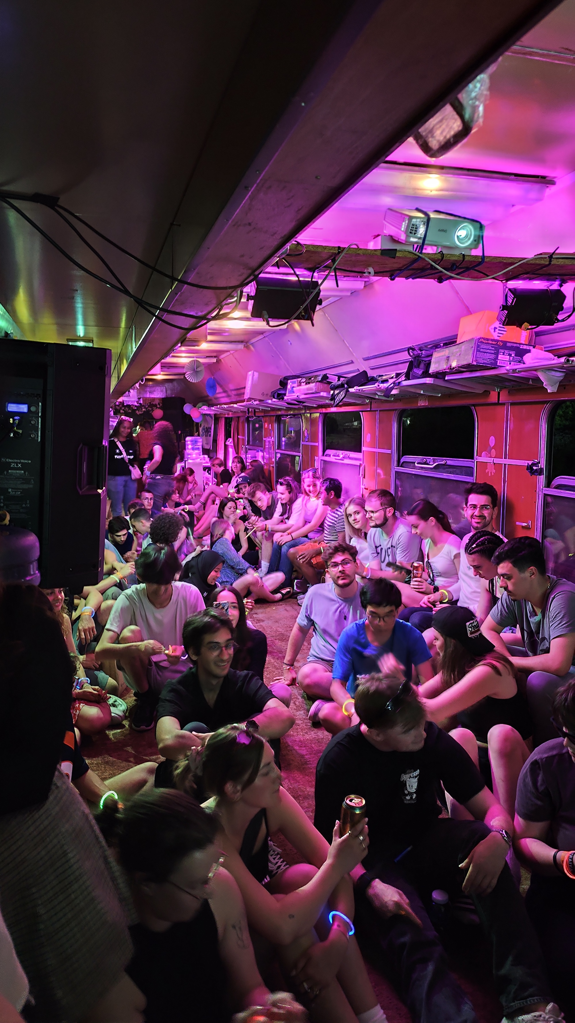 ESN Adventure Train: Zábava, priateľstvá a objavovanie  – všetko na jednej koľaji