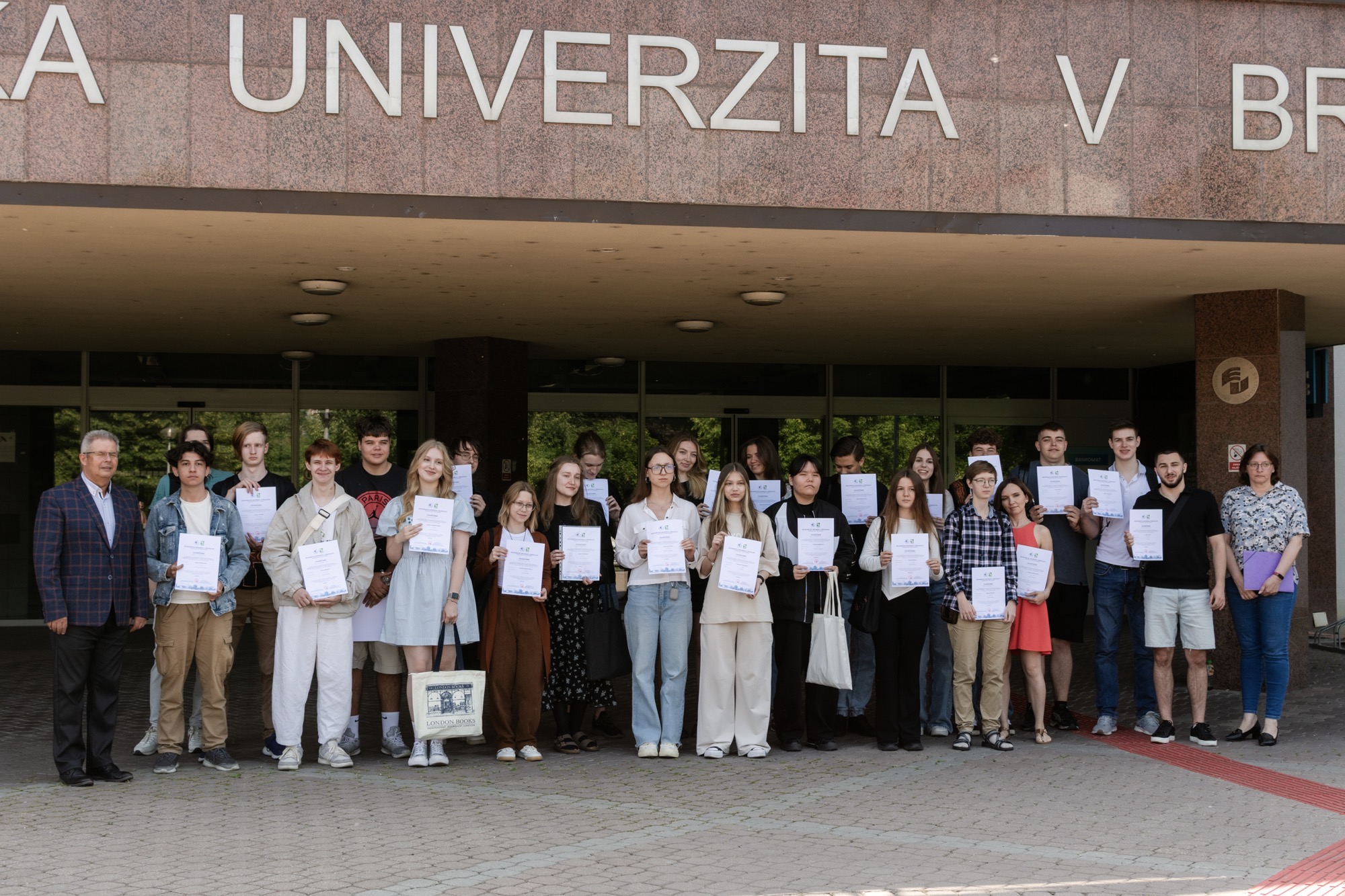 Successful foreign students of language education received certificates