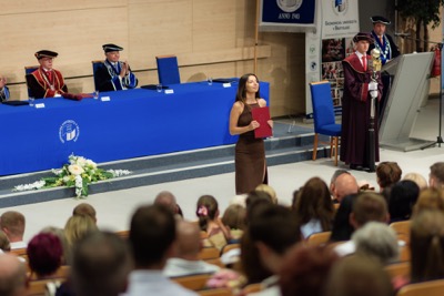 Blahoželanie čerstvým absolventom Ekonomickej univerzity v Bratislave