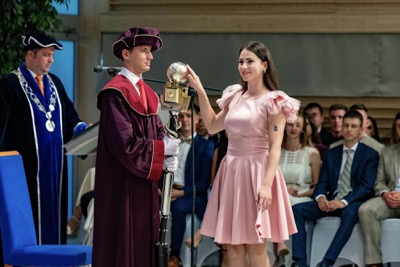 Blahoželanie čerstvým absolventom Ekonomickej univerzity v Bratislave