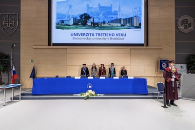 Prvé promócie v tomto akademickom roku patrili absolventom Univerzity tretieho veku EUBA