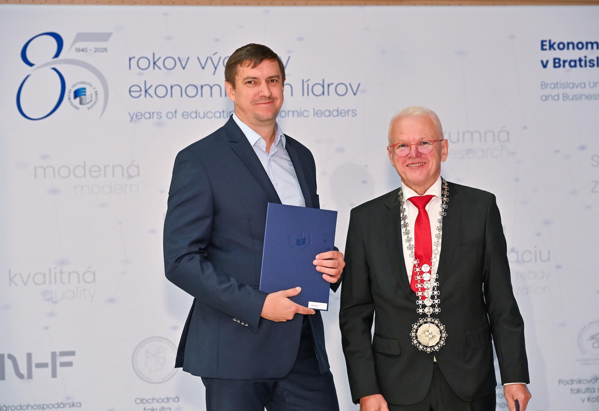 Rektor udelil Cenu EU v Bratislave za publikačnú činnosť a Cenu rektora Ekonomickej univerzity v Bratislave za ŠVOČ