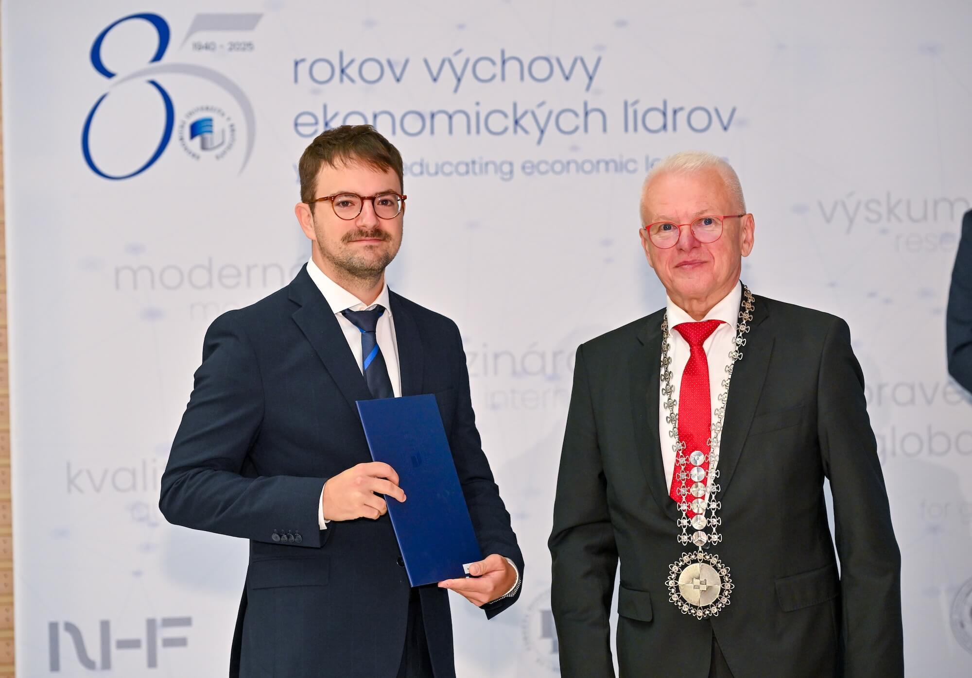 Rektor udelil Cenu EU v Bratislave za publikačnú činnosť a Cenu rektora Ekonomickej univerzity v Bratislave za ŠVOČ
