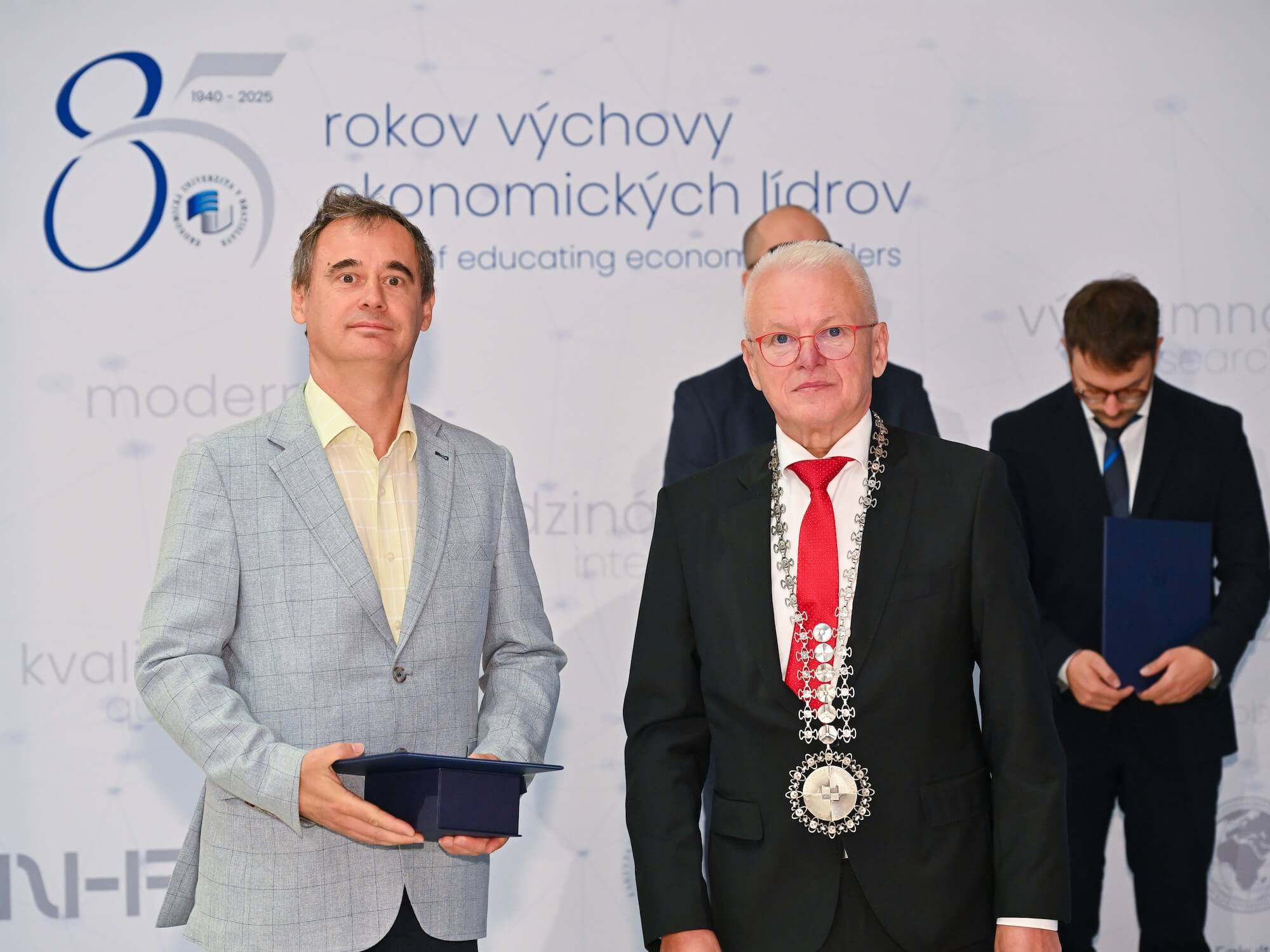 Rektor udelil Cenu EU v Bratislave za publikačnú činnosť a Cenu rektora Ekonomickej univerzity v Bratislave za ŠVOČ