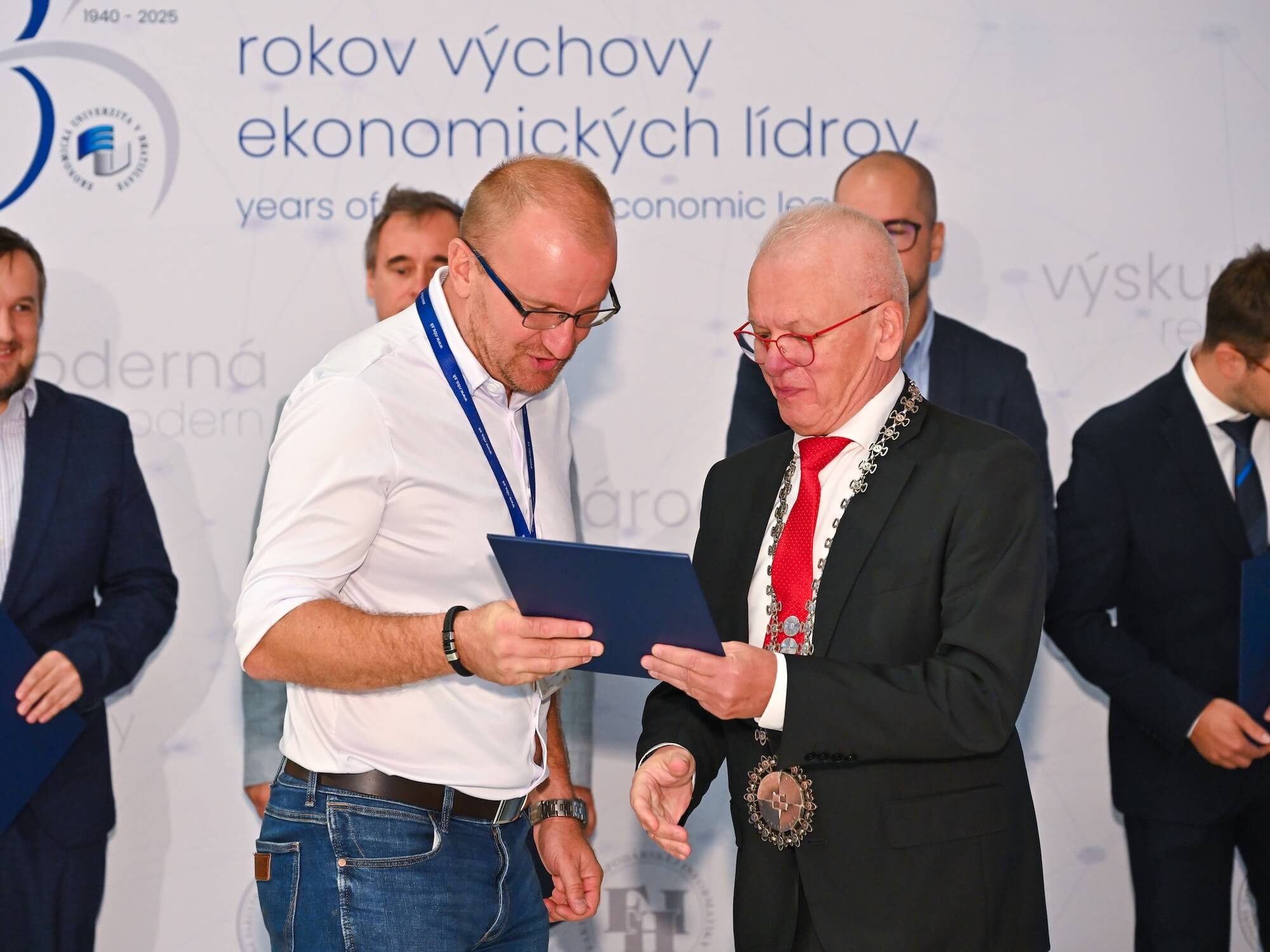 Rektor udelil Cenu EU v Bratislave za publikačnú činnosť a Cenu rektora Ekonomickej univerzity v Bratislave za ŠVOČ