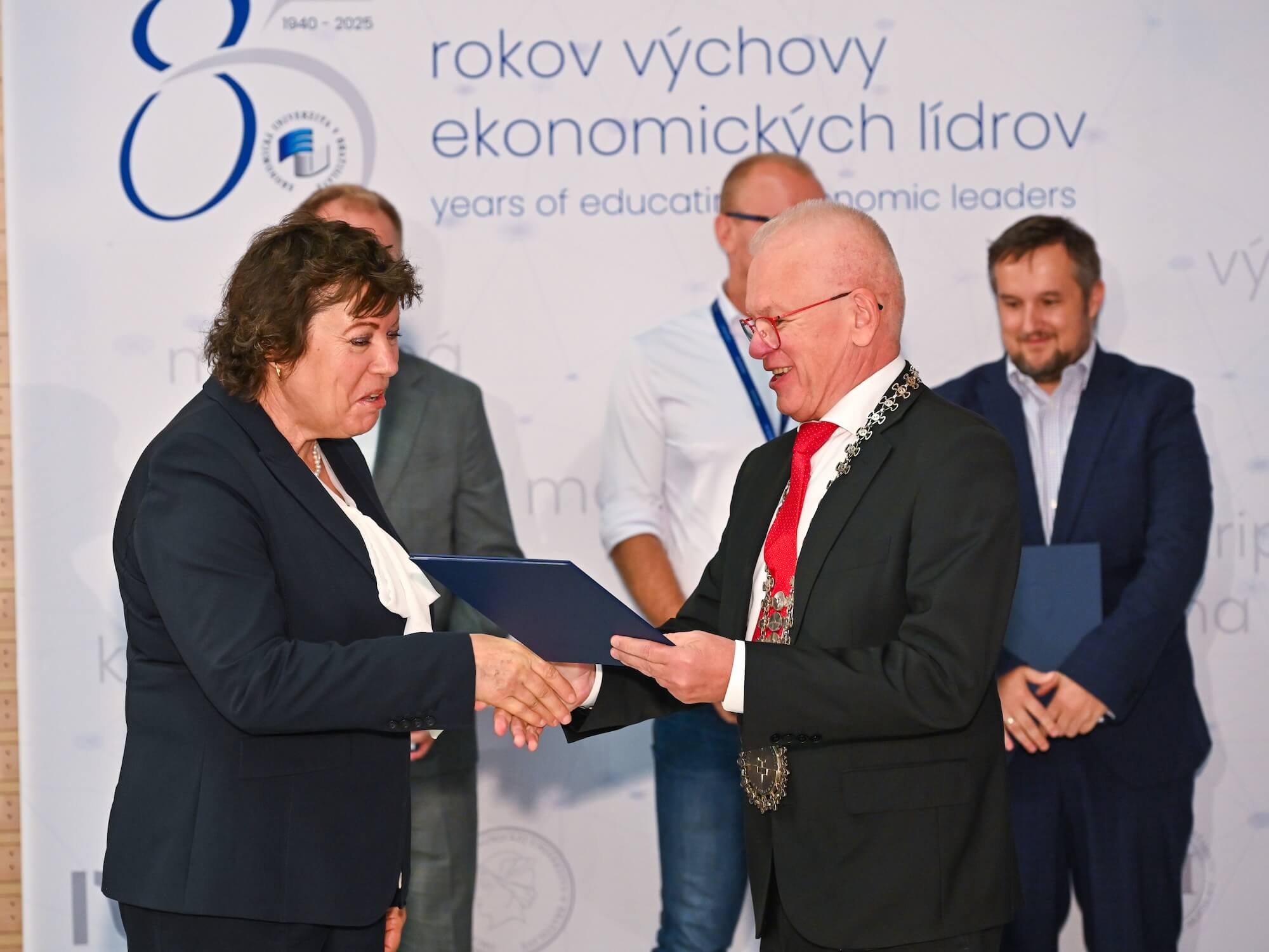 Rektor udelil Cenu EU v Bratislave za publikačnú činnosť a Cenu rektora Ekonomickej univerzity v Bratislave za ŠVOČ