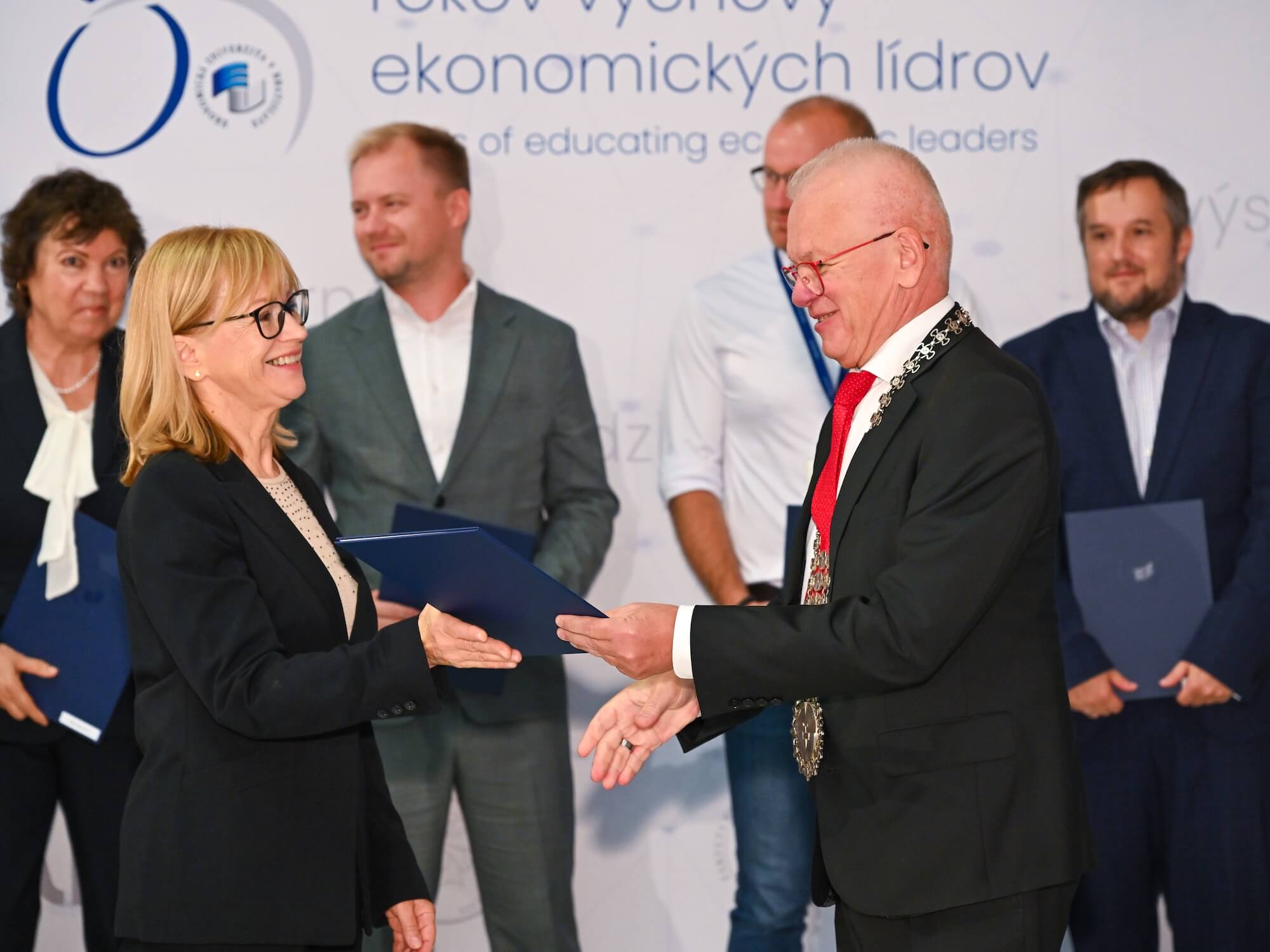 Rektor udelil Cenu EU v Bratislave za publikačnú činnosť a Cenu rektora Ekonomickej univerzity v Bratislave za ŠVOČ