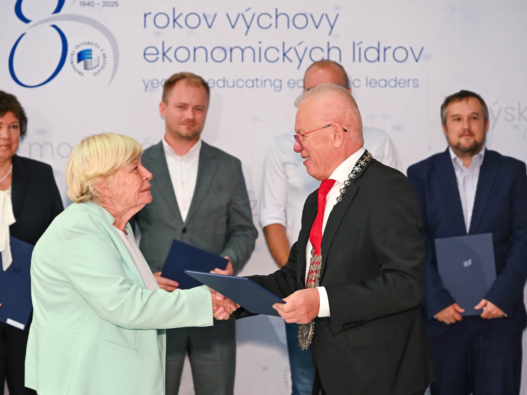 Rektor udelil Cenu EU v Bratislave za publikačnú činnosť a Cenu rektora Ekonomickej univerzity v Bratislave za ŠVOČ