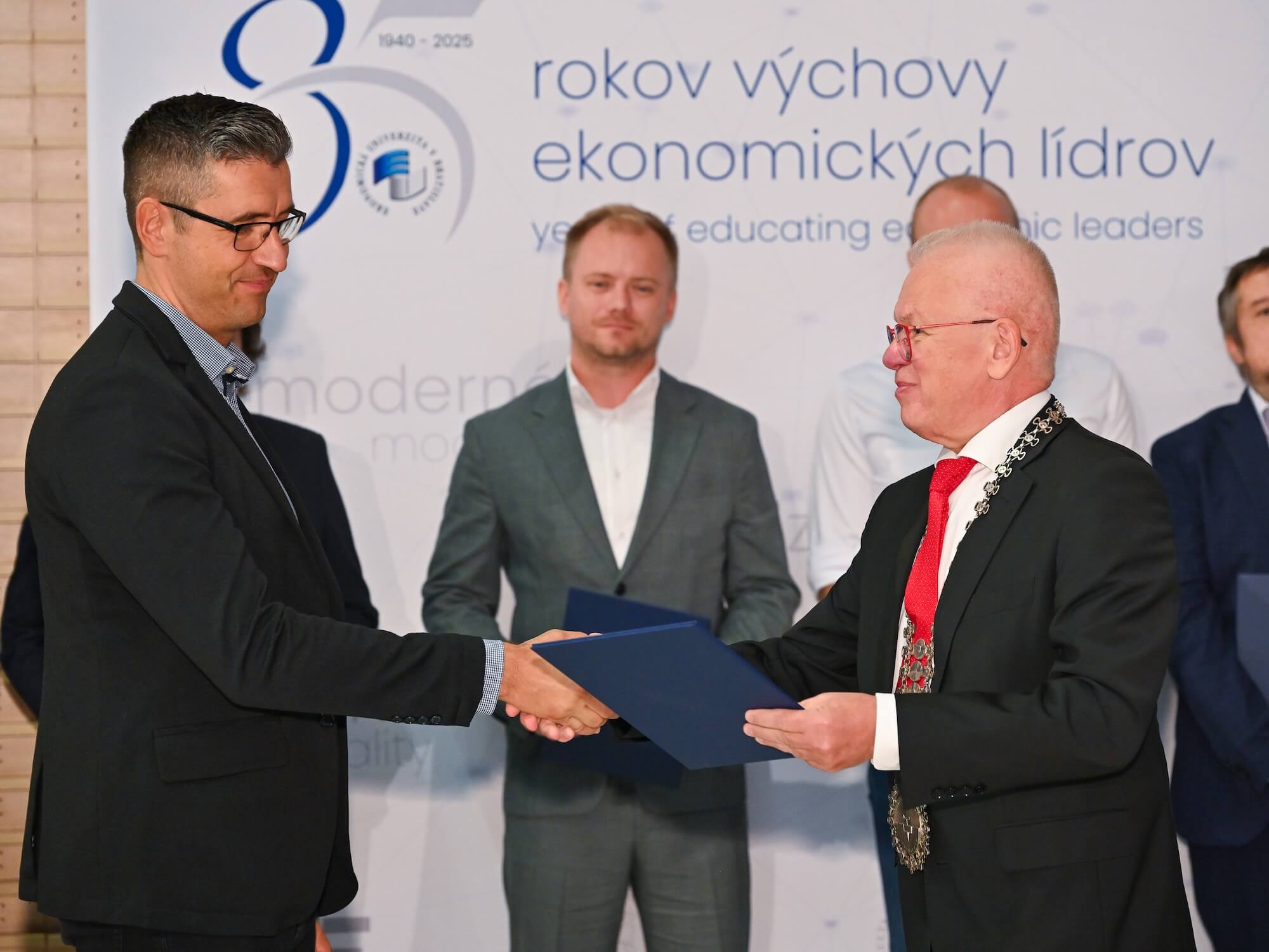 Rektor udelil Cenu EU v Bratislave za publikačnú činnosť a Cenu rektora Ekonomickej univerzity v Bratislave za ŠVOČ