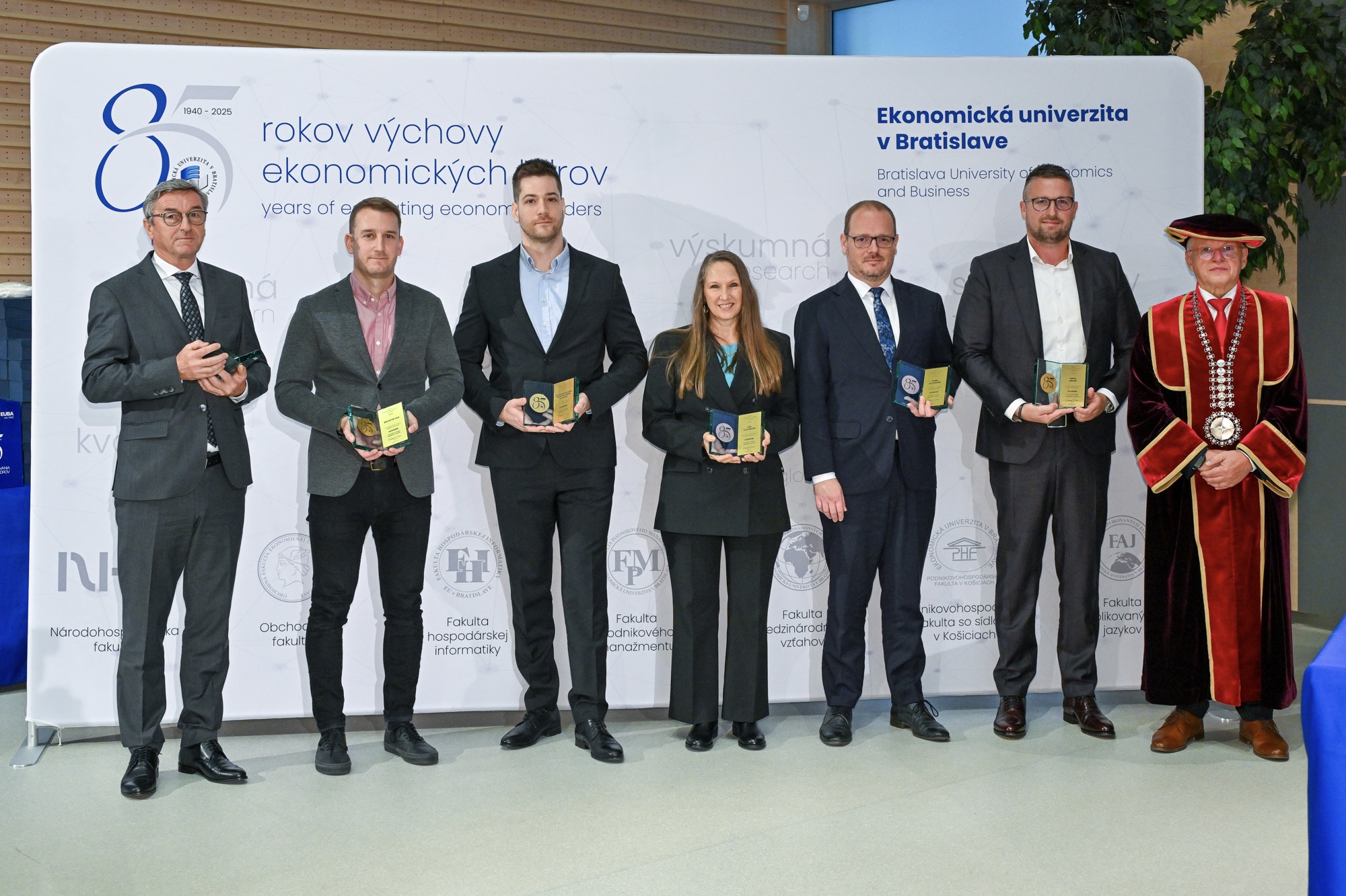 Ocenenia „Za prínos k rozvoju spolupráce s praxou“ pri príležitosti 85. výročia Ekonomickej univerzity v Bratislave