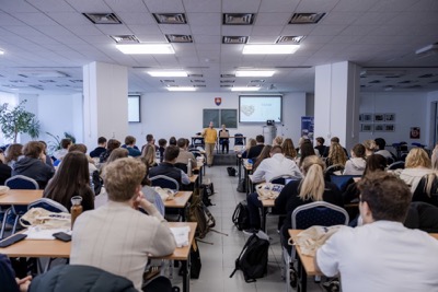 Projekt Central Europe Connect sa už po štrnásty raz zameral na prepojenie študentov ekonomických univerzít z Bratislavy, Viedne a Varšavy.