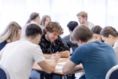 Projekt Central Europe Connect sa už po štrnásty raz zameral na prepojenie študentov ekonomických univerzít z Bratislavy, Viedne a Varšavy.