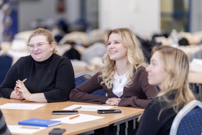 Projekt Central Europe Connect sa už po štrnásty raz zameral na prepojenie študentov ekonomických univerzít z Bratislavy, Viedne a Varšavy.