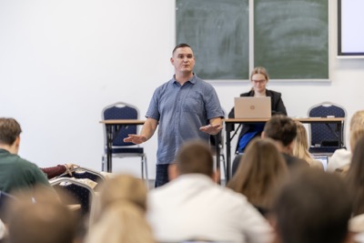 Projekt Central Europe Connect sa už po štrnásty raz zameral na prepojenie študentov ekonomických univerzít z Bratislavy, Viedne a Varšavy.