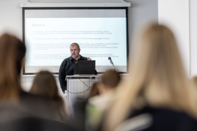 Projekt Central Europe Connect sa už po štrnásty raz zameral na prepojenie študentov ekonomických univerzít z Bratislavy, Viedne a Varšavy.