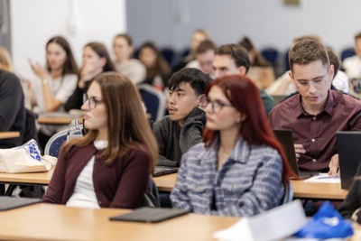 Projekt Central Europe Connect sa už po štrnásty raz zameral na prepojenie študentov ekonomických univerzít z Bratislavy, Viedne a Varšavy.