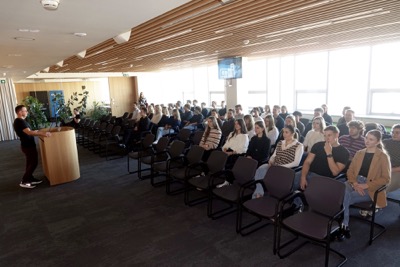 Projekt Central Europe Connect sa už po štrnásty raz zameral na prepojenie študentov ekonomických univerzít z Bratislavy, Viedne a Varšavy.