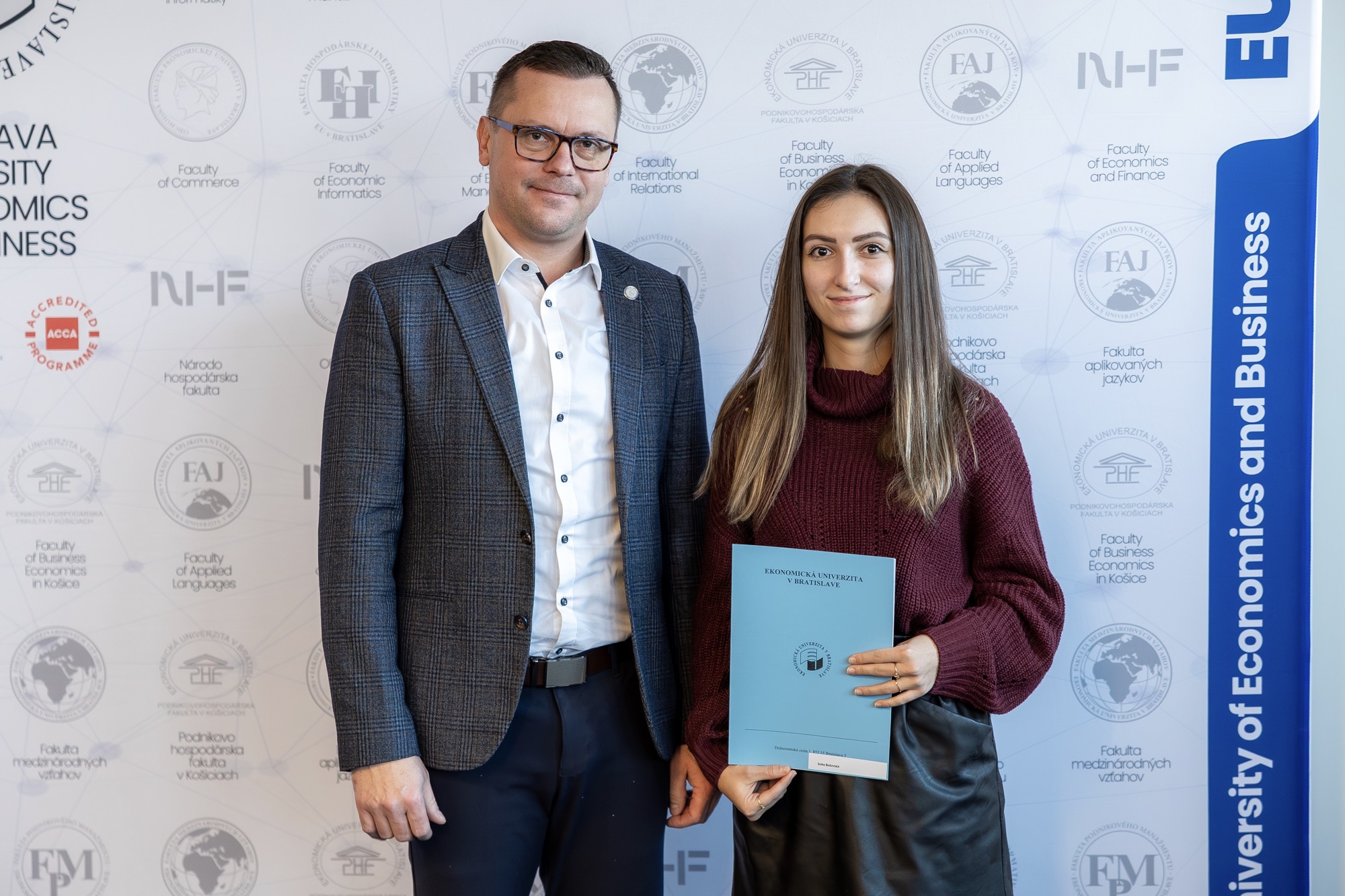 Mimoriadne štipendium najlepším študentom pri príležitosti Medzinárodného dňa študentstva