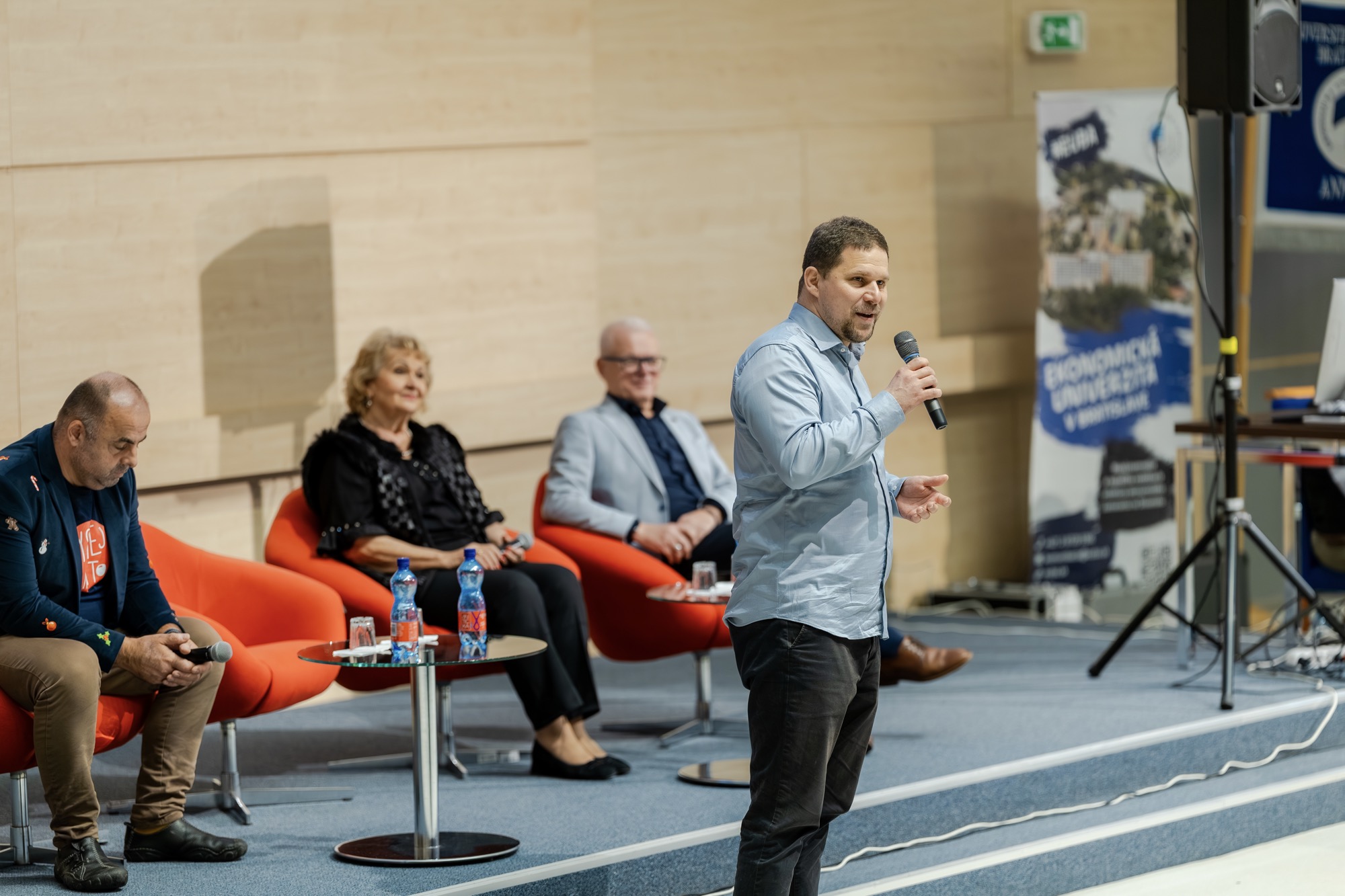 Univerzita tretieho veku EUBA pred Vianocami